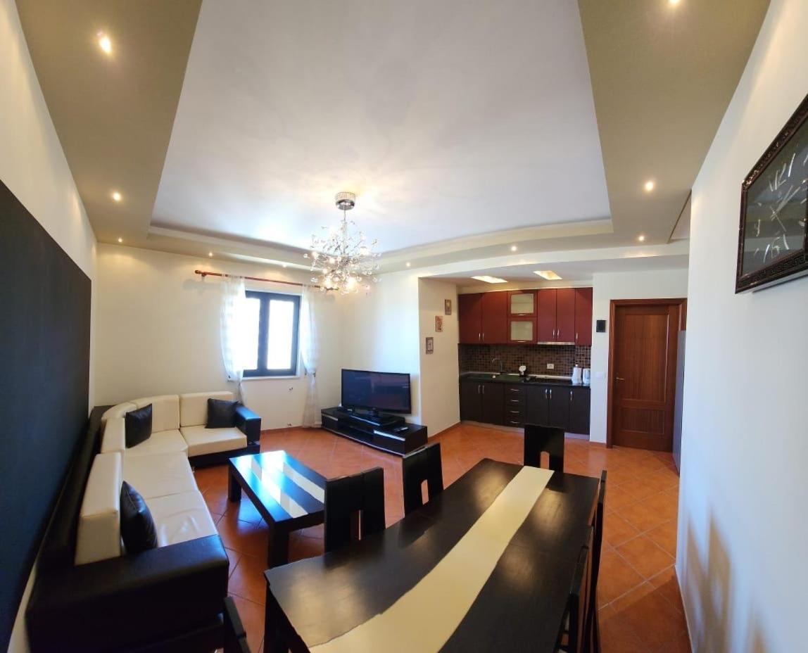 City Center Apartment Galeria Tiran Dış mekan fotoğraf
